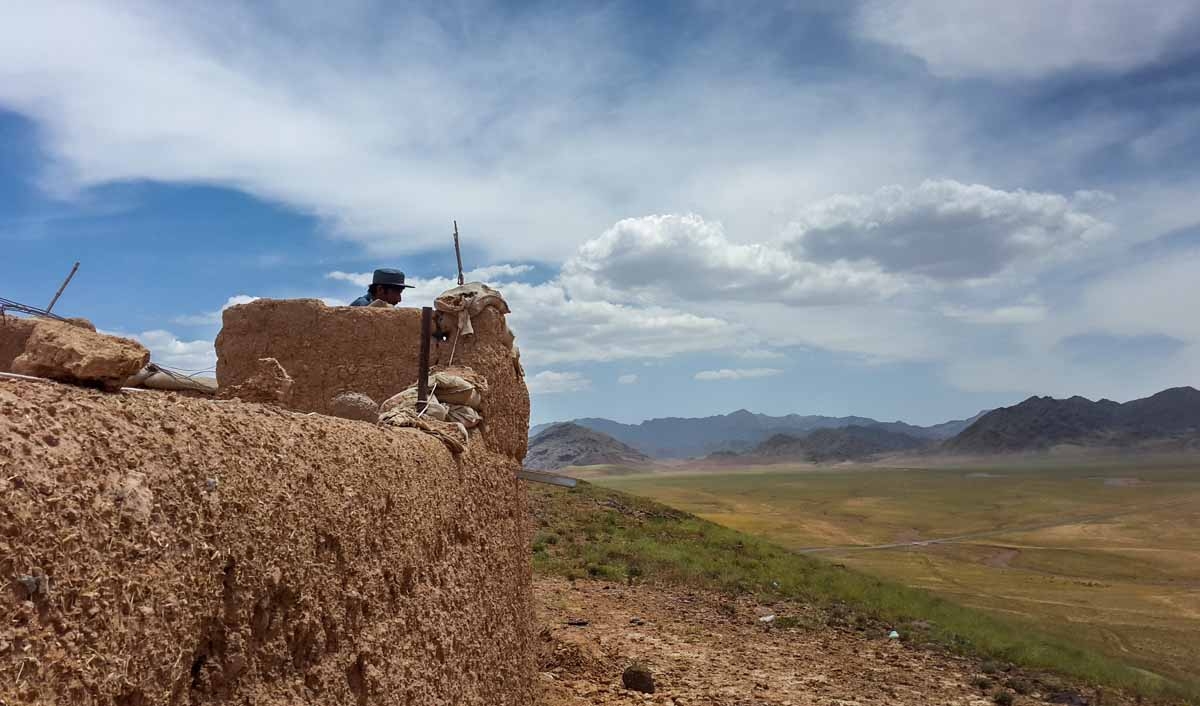 This photograph taken on April 30, 2016, shows an Afghan military checkpoint on the outskirts of Tarin Kot, the capital of southern Uruzgan province. This photograph taken on April 30, 2016, shows an Afghan military checkpoint on the outskirts of Tarin Kot, the capital of southern Uruzgan province.