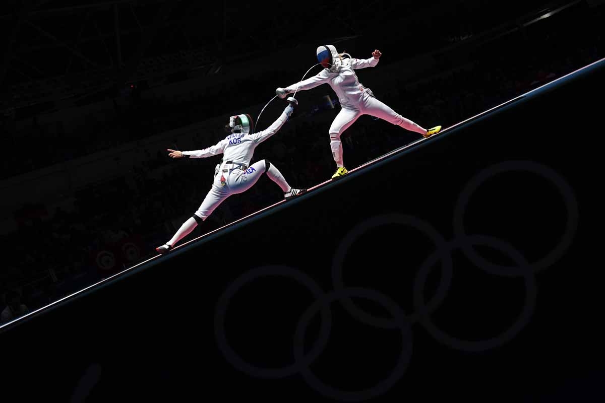 South Korea's Choi Injeong (L) competes against Russia's Violetta Kolobova during their womens individual epee qualifying bout as part of the fencing event of the Rio 2016 Olympic Games, on August 6, 2016, at the Carioca Arena 3, in Rio de Janeiro. South Korea's Choi Injeong (L) competes against Russia's Violetta Kolobova during their womens individual epee qualifying bout as part of the fencing event of the Rio 2016 Olympic Games, on August 6, 2016, at the Carioca Arena 3, in Rio de Janeiro.
