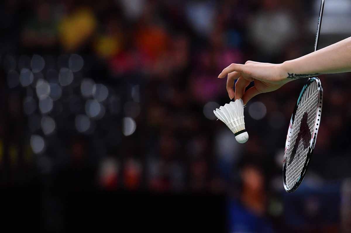 South Korea's Jung Kyung Eun and South Korea's Shin Seung Chan (unseen) serve against China's Tang Yuanting and China's Yu Yang during their women's doubles Bronze Medal badminton match at the Riocentro stadium in Rio de Janeiro on August 18, 2016, at the South Korea's Jung Kyung Eun and South Korea's Shin Seung Chan (unseen) serve against China's Tang Yuanting and China's Yu Yang during their women's doubles Bronze Medal badminton match at the Riocentro stadium in Rio de Janeiro on August 18, 2016, at the