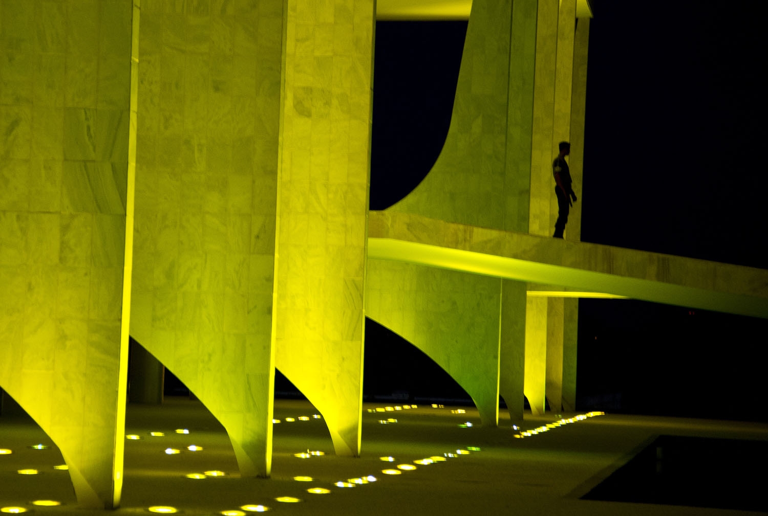 A guard stands at the Planalto palace in Brasilia on May 11, 2016. A guard stands at the Planalto palace in Brasilia on May 11, 2016.
