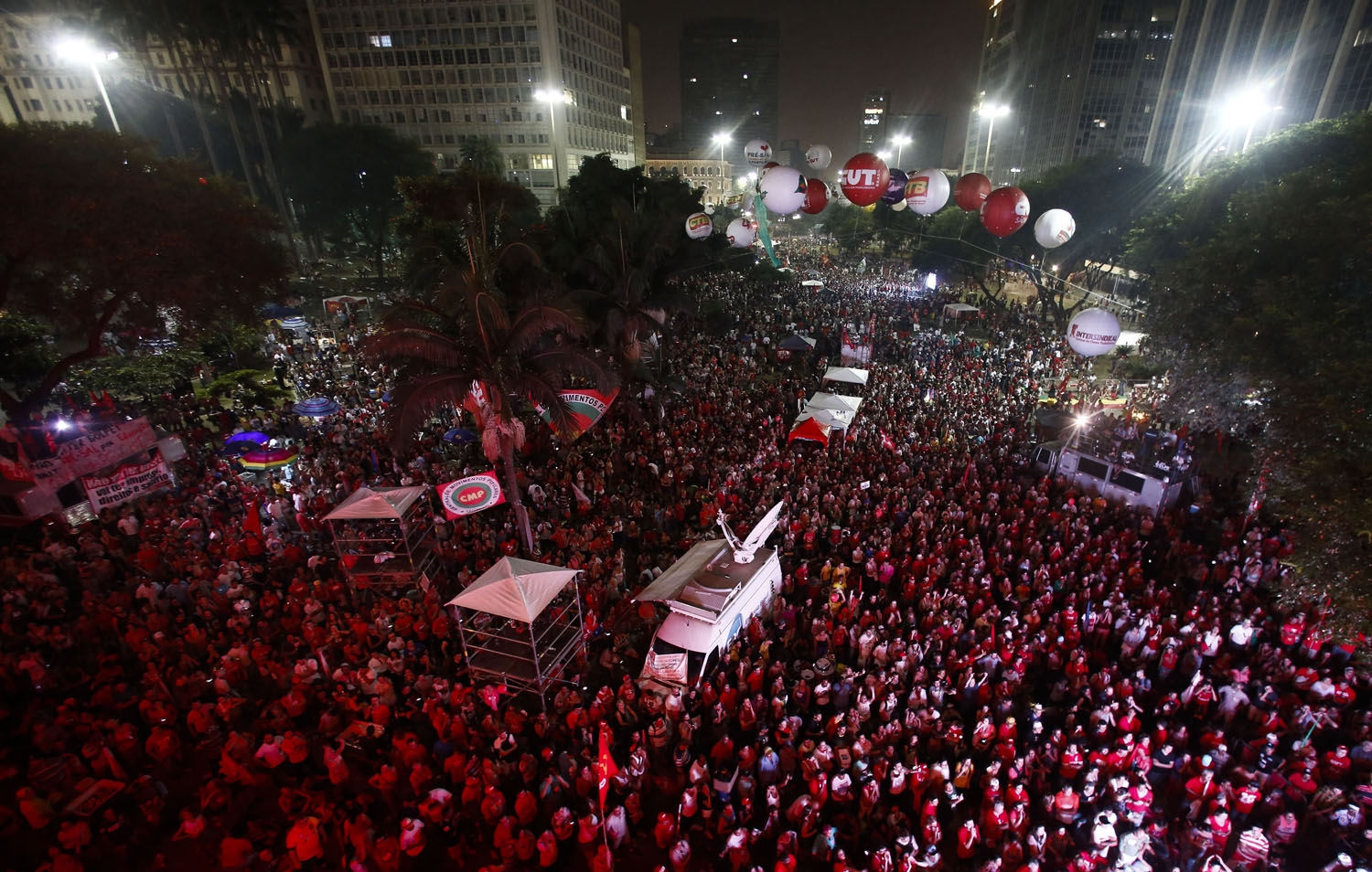 Supporters of Brazilian President Dilma Rousseff follow on big screens in Sao Paulo, the voting of lawmakers at the Congress in Brasilia on whether the impeachment of Rousseff will move forward, on April 17, 2016 Supporters of Brazilian President Dilma Rousseff follow on big screens in Sao Paulo, the voting of lawmakers at the Congress in Brasilia on whether the impeachment of Rousseff will move forward, on April 17, 2016