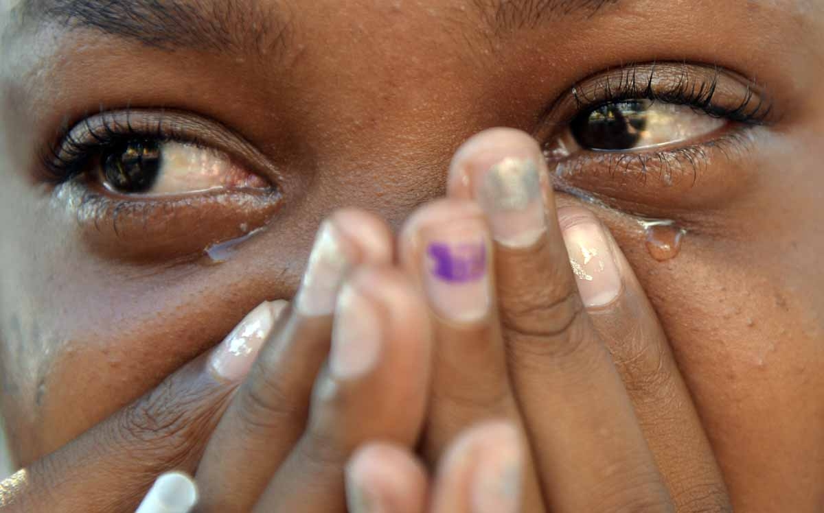 A schoolgirl cries as she watches the urn with the ashes of Cuban leader Fidel Castro, in Santiago, Cuba on December 3, 2016. The convoy carrying the ashes of Cuba's late leader Fidel Castro ends an island-wide journey in the cradle of his revolution, fo A schoolgirl cries as she watches the urn with the ashes of Cuban leader Fidel Castro, in Santiago, Cuba on December 3, 2016. The convoy carrying the ashes of Cuba's late leader Fidel Castro ends an island-wide journey in the cradle of his revolution, fo