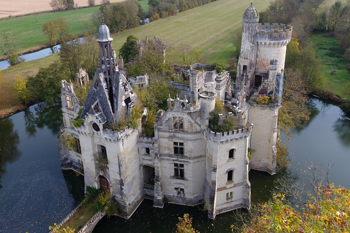 A picture taken on November 3, 2017 shows an aerial view of the ruined castle of La Mothe-Chandeniers, in Les Trois-Moutiers, central western France