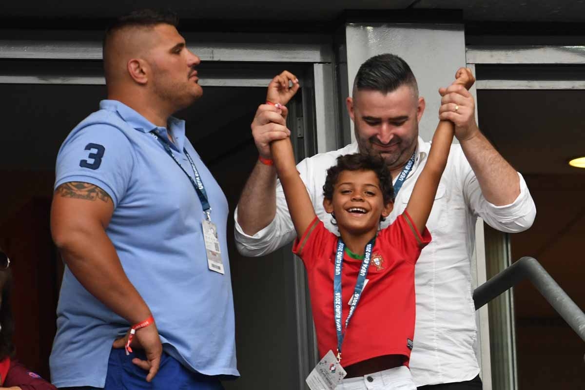 Portugal's forward Cristiano Ronaldo's son Cristiano junior (2ndR) cheers ahead of the Euro 2016 final football match between Portugal and France at the Stade de France in Saint-Denis, north of Paris, on July 10, 2016. / AFP PHOTO / FRANCISCO LEONG Portugal's forward Cristiano Ronaldo's son Cristiano junior (2ndR) cheers ahead of the Euro 2016 final football match between Portugal and France at the Stade de France in Saint-Denis, north of Paris, on July 10, 2016. / AFP PHOTO / FRANCISCO LEONG