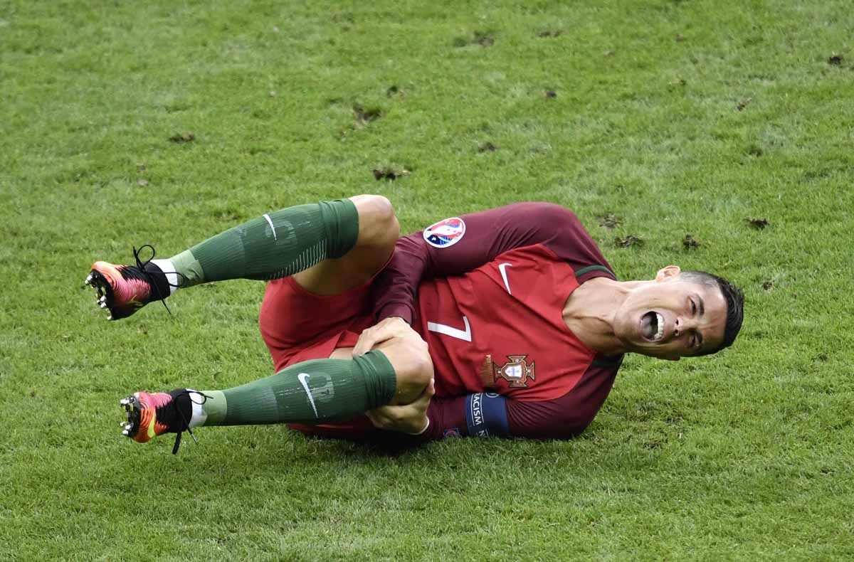 Portugal's forward Cristiano Ronaldo reacts during the Euro 2016 final football match between Portugal and France at the Stade de France in Saint-Denis, north of Paris, on July 10, 2016. / AFP PHOTO / PHILIPPE LOPEZ Portugal's forward Cristiano Ronaldo reacts during the Euro 2016 final football match between Portugal and France at the Stade de France in Saint-Denis, north of Paris, on July 10, 2016. / AFP PHOTO / PHILIPPE LOPEZ