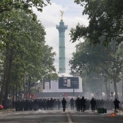 French CRS anti-riot police officers walk towards the Bastille square during a march for the annual May Day workers' rally in Paris on May 1, 2017. / AFP PHOTO / Zakaria ABDELKAFI