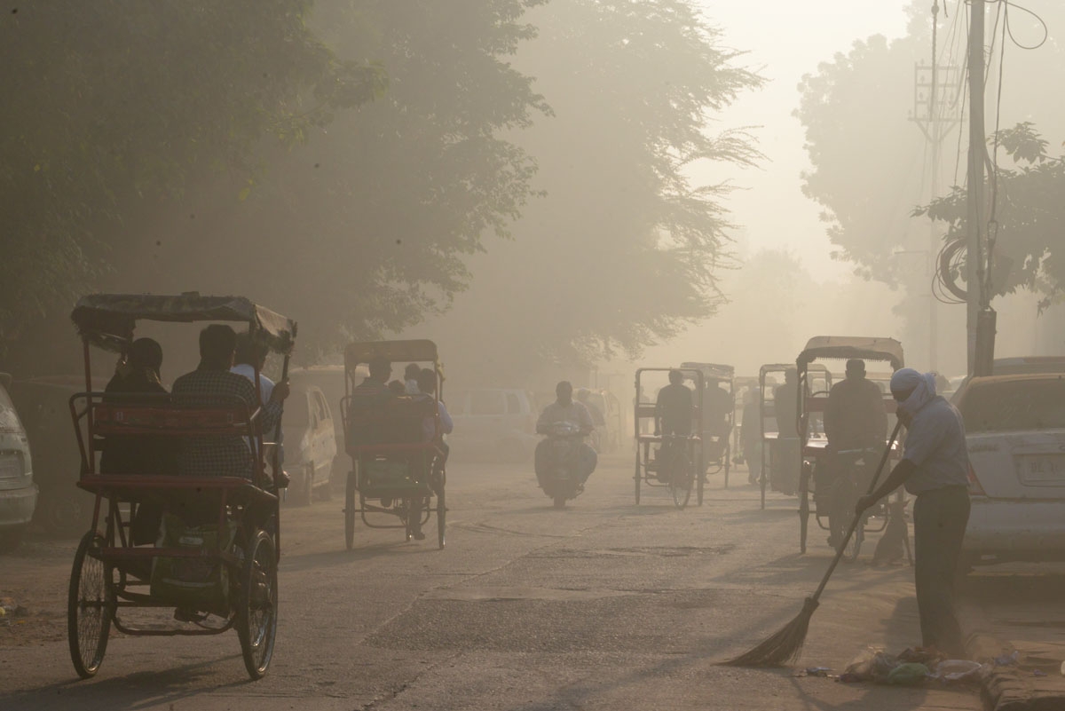 An Indian worker sweeps as smog envelops a street in the old quarters of New Delhi on November 3, 2016. An Indian worker sweeps as smog envelops a street in the old quarters of New Delhi on November 3, 2016.