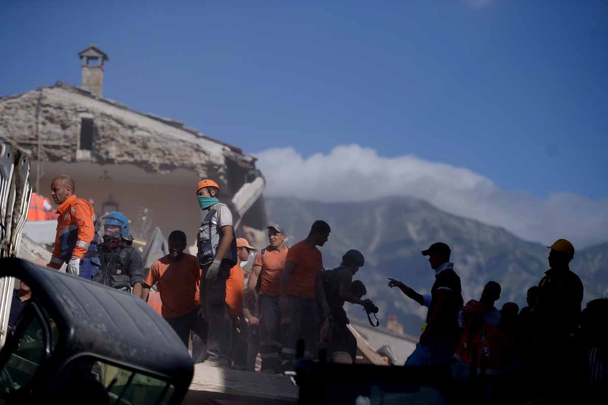 Volunteers work to move rubble and debris during search and rescue operations in Amatrice on August 24, 2016 after a powerful earthquake rocked central Italy. Volunteers work to move rubble and debris during search and rescue operations in Amatrice on August 24, 2016 after a powerful earthquake rocked central Italy.