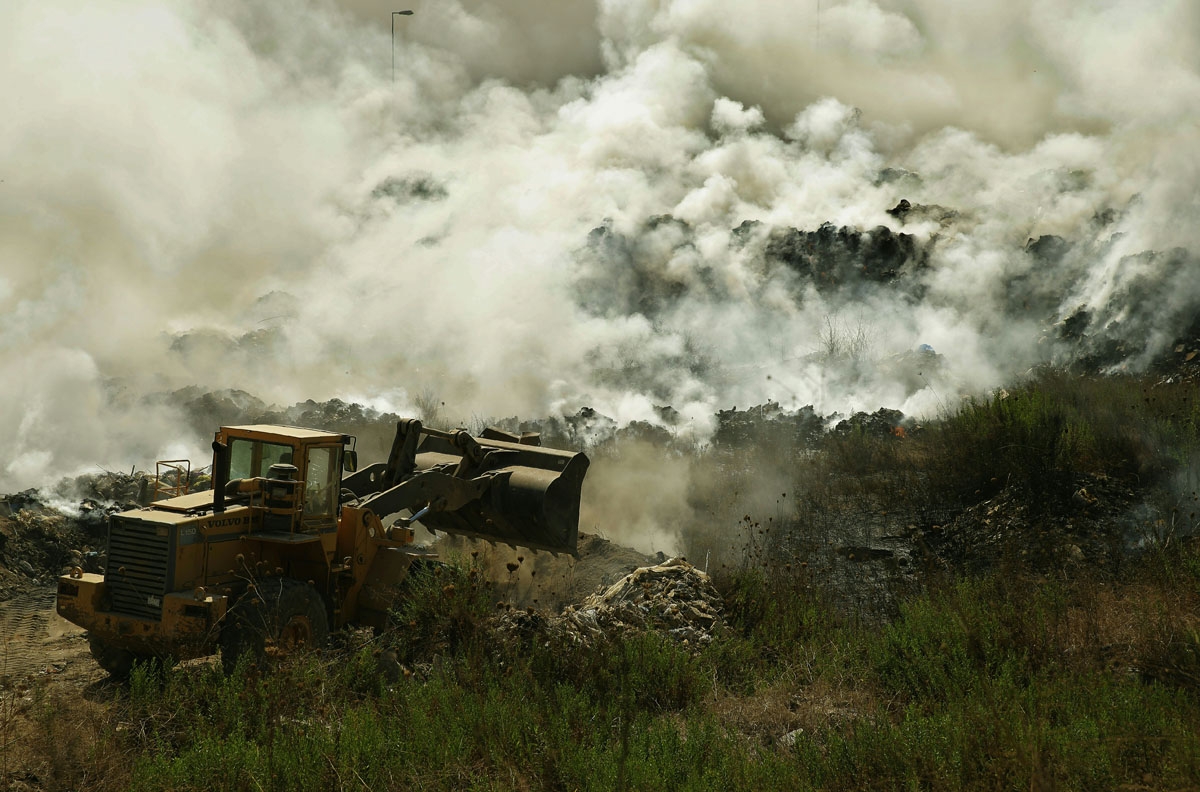 Heavy smoke billows from a temporary garbage dump after it caught fire in the Dbayeh area north of the Lebanese capital Beirut on September 10, 2016