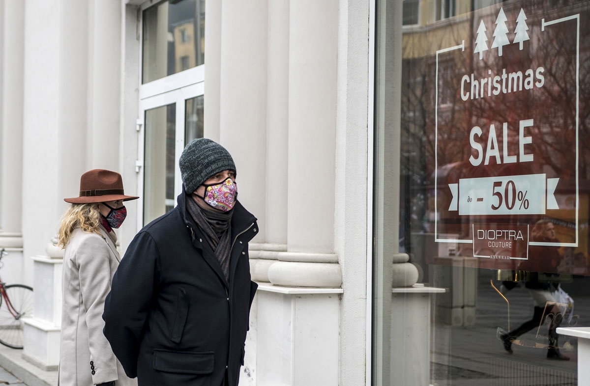 People wear face masks to protect themselves against air pollution in Skopje on December 14, 2017.