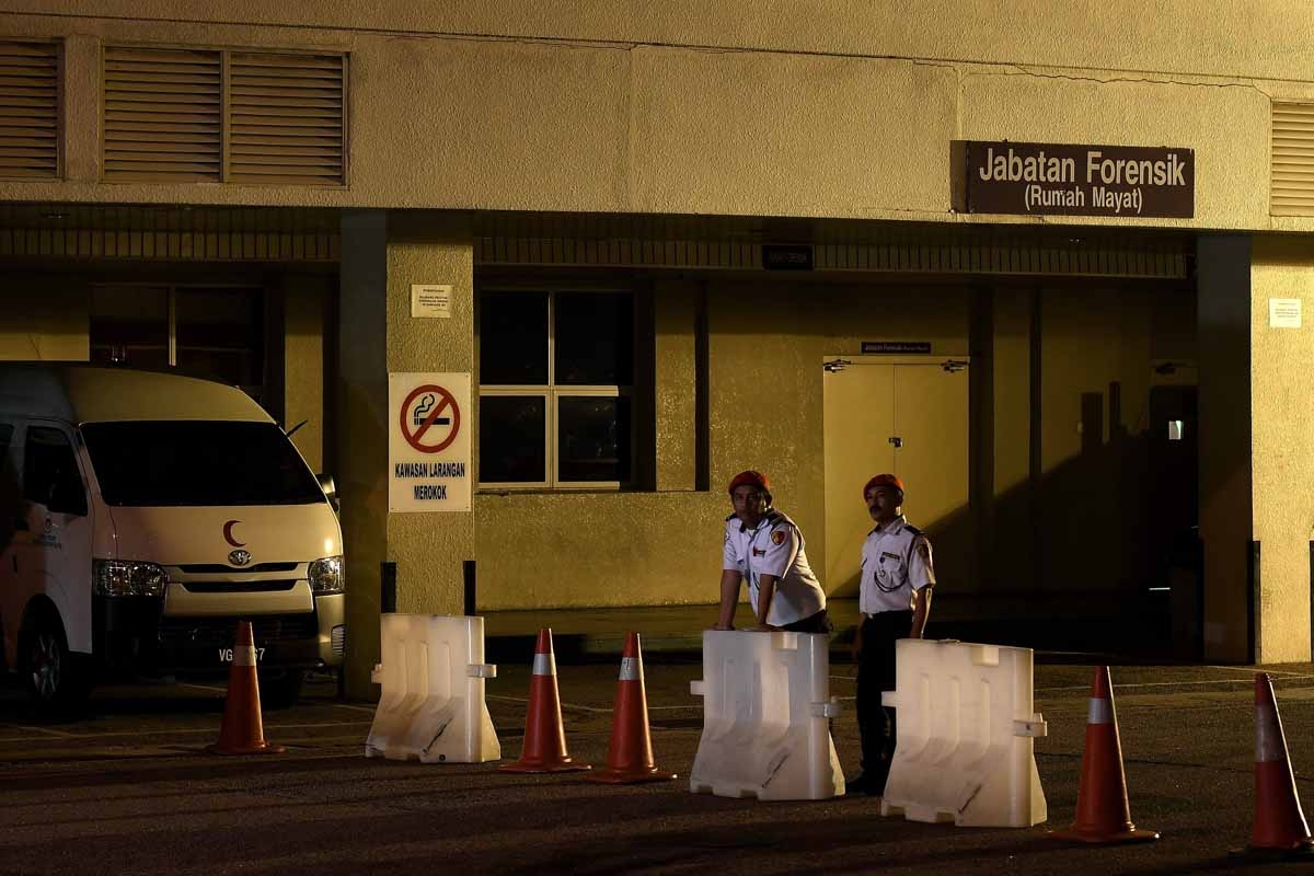 Malaysian private security guards stand guard outside the Forensics department at Putrajaya Hospital in Putrajaya on February 14, 2017, where the body of a North Korean man suspected to be Kim Jong-Nam, half-brother of North Korean leader Kim Jong-Un is b