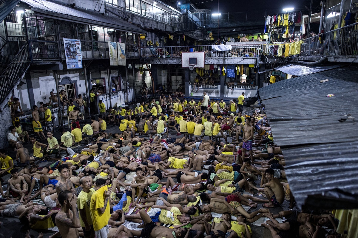 Inmates sleep on the ground of an open basketball court inside the Quezon City jail in Manilaon July 21, 2016