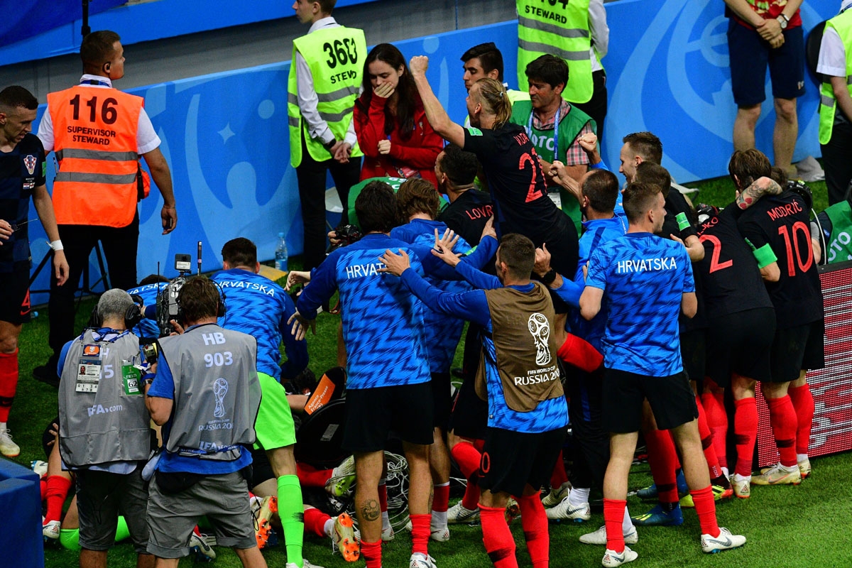 Croatia's players celebrate their second goal during the Russia 2018 World Cup semi-final football match between Croatia and England at the Luzhniki Stadium in Moscow on July 11, 2018. / AFP PHOTO / Mladen ANTONOV / RESTRICTED TO EDITORIAL USE - NO MOBIL