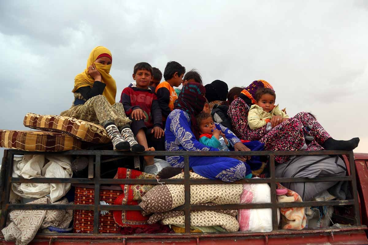 Displaced Syrian arrive in the village of Suwaidiya Saghira, north of Tabqa on March 30, 2017, after they fled their homes due to the battles between Syrian Democratic Forces and Islamic State (IS) group jihadists.