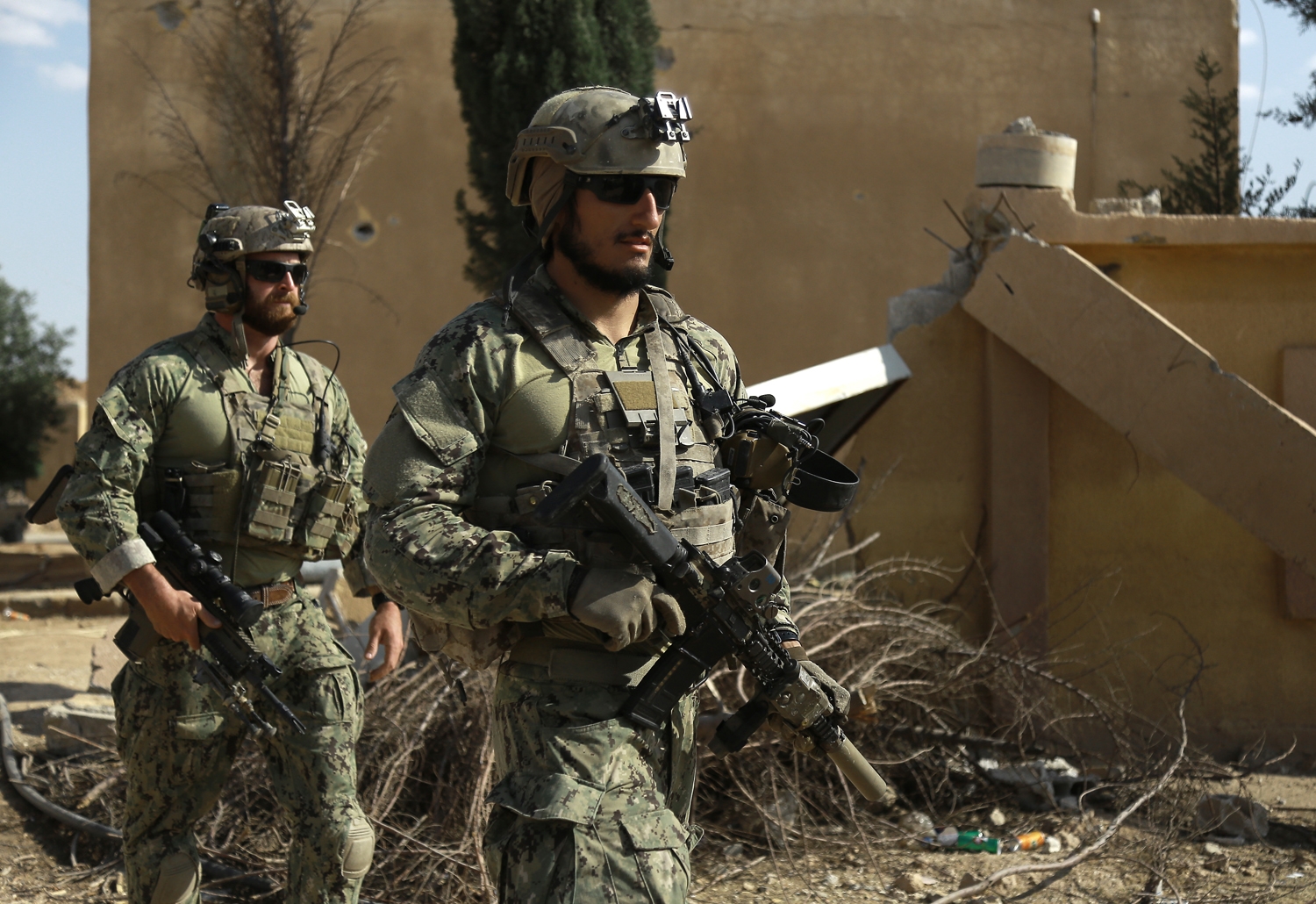 Armed men in uniform identified by Syrian Democratic forces as US special operations forces walk in the village of Fatisah in the northern Syrian province of Raqa on May 25, 2016 Armed men in uniform identified by Syrian Democratic forces as US special operations forces walk in the village of Fatisah in the northern Syrian province of Raqa on May 25, 2016