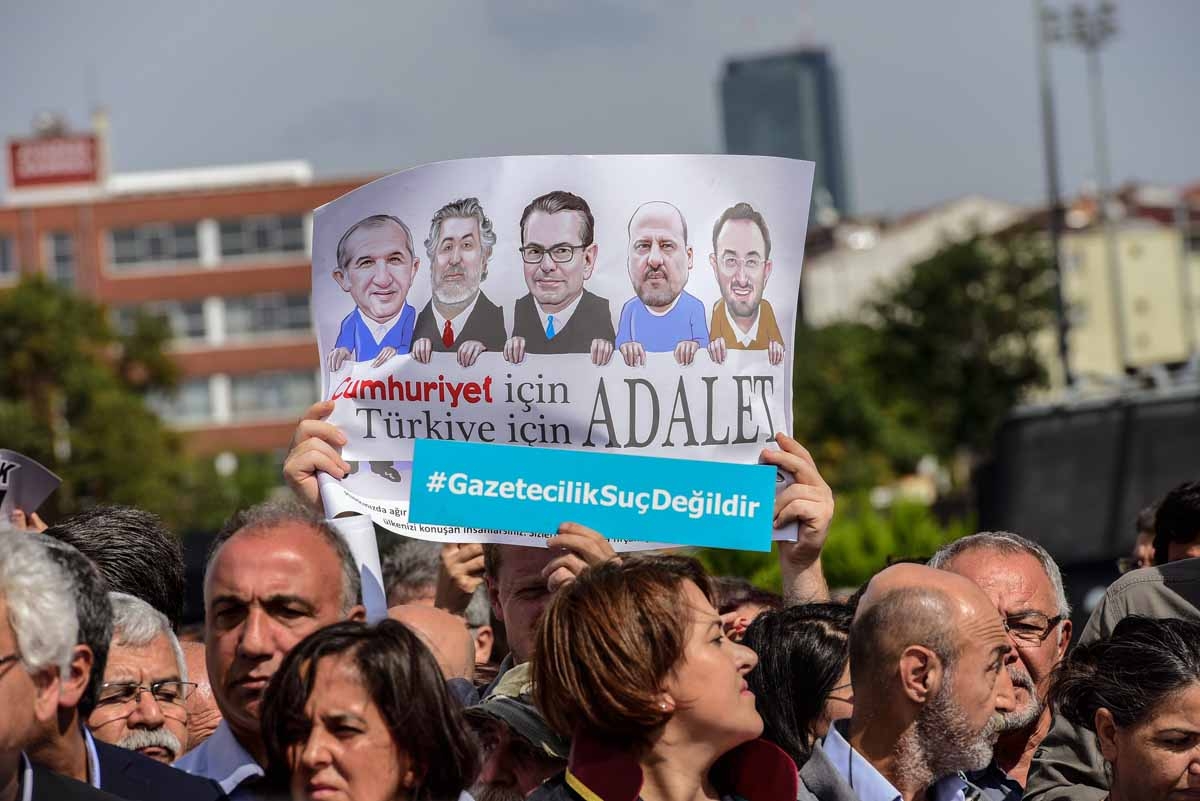 Protestors carry a banner of the jailed journalists during a demonstration in front of Istanbul's court house on September 25, 2017 during a hearing in the trial of journalists of the newspaper.