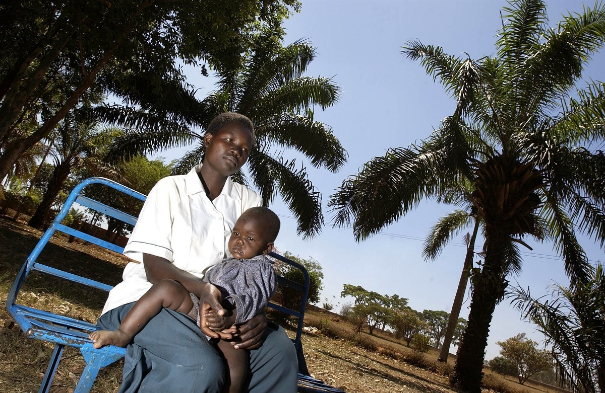Evelyn, 23, former wife of Lord Resistance Army (LRA) leader Joseph Kony sits with her daughter, Mercy, 05 February 2006 at the Santa Monica Tayloring Centre for girls in Gulu, northern Uganda. 