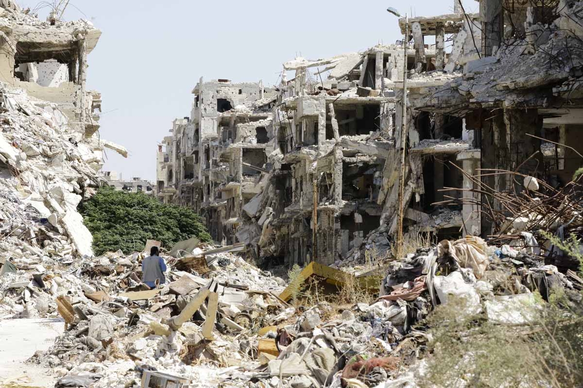 A general view shows destroyed buildings in the government-held Jouret al-Shiah neighbourhood of the central Syrian city of Homs on September 19, 2016. / AFP PHOTO 