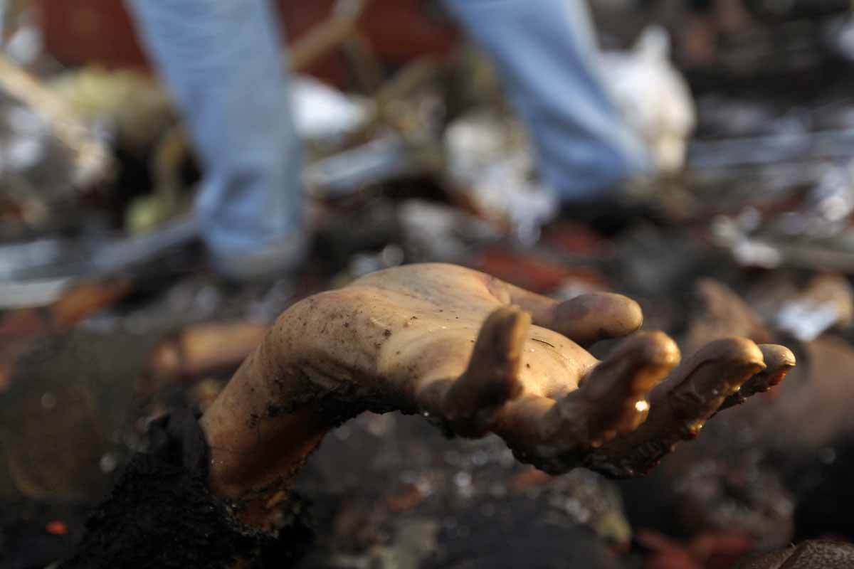A picture taken on October 8, 2016 shows the hand of a victim amid the destruction of a funeral hall following reported airstrikes by Saudi-led coalition air-planes on the capital Sanaa. A picture taken on October 8, 2016 shows the hand of a victim amid the destruction of a funeral hall following reported airstrikes by Saudi-led coalition air-planes on the capital Sanaa.