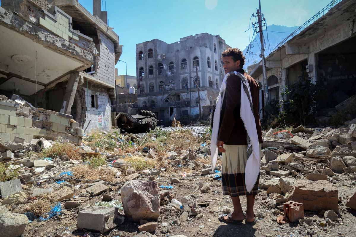 A Yemeni man inspects the damage on a street following clashes between pro-government militants, loyal to President Abedrabbo Mansour Hadi, and Shiite Huthi rebels on November 22, 2016 in the country's third-city Taez. A Yemeni man inspects the damage on a street following clashes between pro-government militants, loyal to President Abedrabbo Mansour Hadi, and Shiite Huthi rebels on November 22, 2016 in the country's third-city Taez.