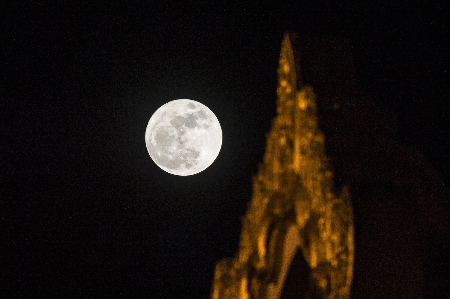The supermoon rises over Swe Taw Myat Pagoda in Yangon on November 14, 2016 as Myanmar celebrates Tazaungdine festival, a mainly religious celebration coinciding with the appearance of super full moon. The supermoon rises over Swe Taw Myat Pagoda in Yangon on November 14, 2016 as Myanmar celebrates Tazaungdine festival, a mainly religious celebration coinciding with the appearance of super full moon.