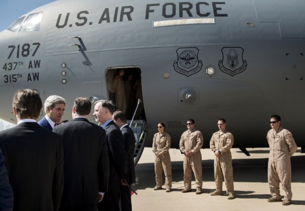 Kerry met in Arbil, the capital of northern Iraq's Kurdistan autonomous region, with regional government president Massud Barzani as part of a US drive to prevent the country from splitting. Kerry met in Arbil, the capital of northern Iraq's Kurdistan autonomous region, with regional government president Massud Barzani as part of a US drive to prevent the country from splitting.