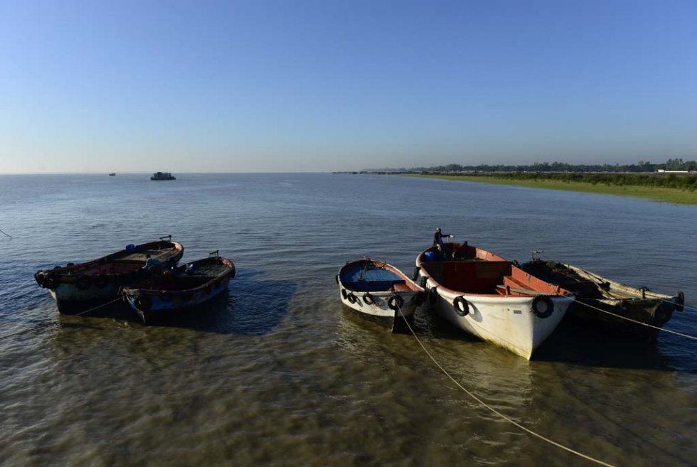 Boats at Kutubdia. Boats at Kutubdia.