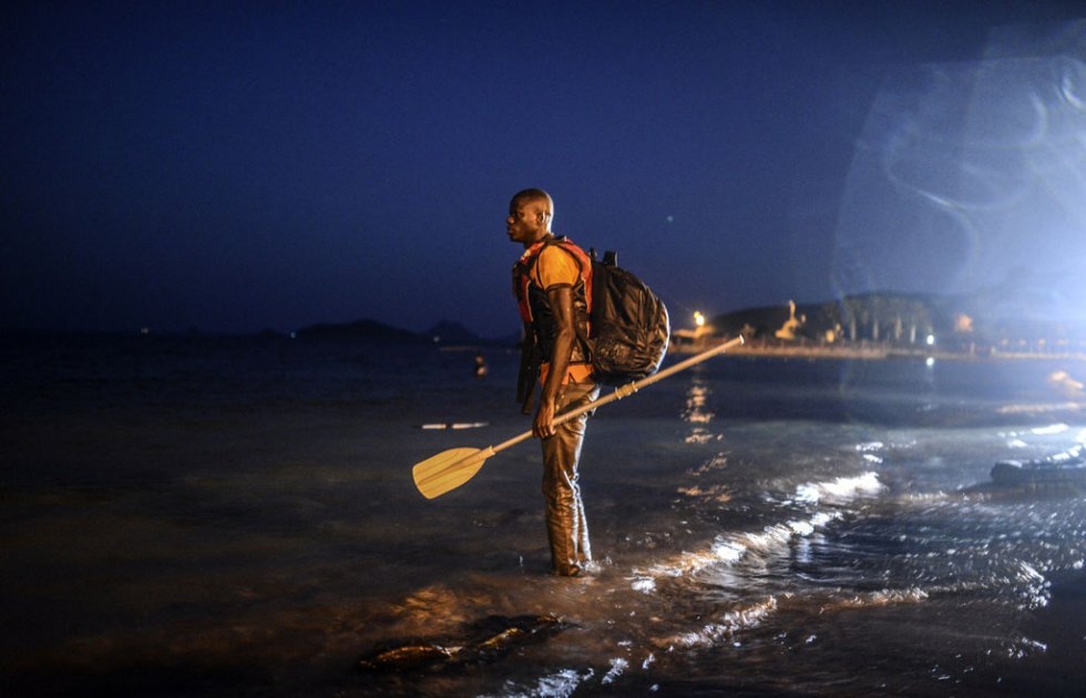A migrant waits for his boat to reach the Greek island of Kos on early August 18, 2015 off the shore of Bodrum, southwest Turkey (AFP Photo / Bulent Kilic) A migrant waits for his boat to reach the Greek island of Kos on early August 18, 2015 off the shore of Bodrum, southwest Turkey (AFP Photo / Bulent Kilic)