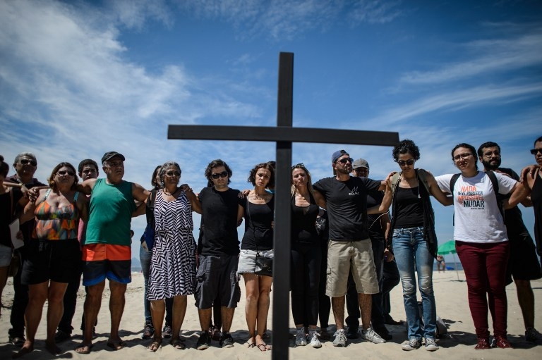 Members of the NGO Rio da Paz rally against violence on Copacabana beach on April 5, 2015 Members of the NGO Rio da Paz rally against violence on Copacabana beach on April 5, 2015