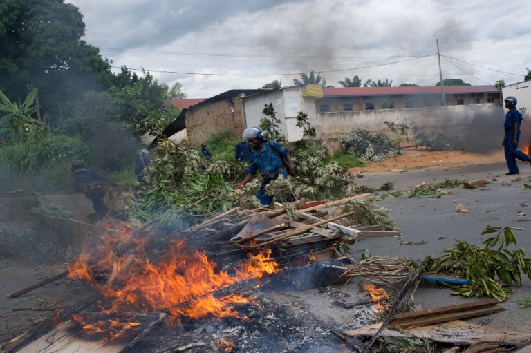 Shortly after firing shots, Burundian police clear a barricade hastily erected by protesters in the city centre in Bujumbura on May 6, 2015 Shortly after firing shots, Burundian police clear a barricade hastily erected by protesters in the city centre in Bujumbura on May 6, 2015
