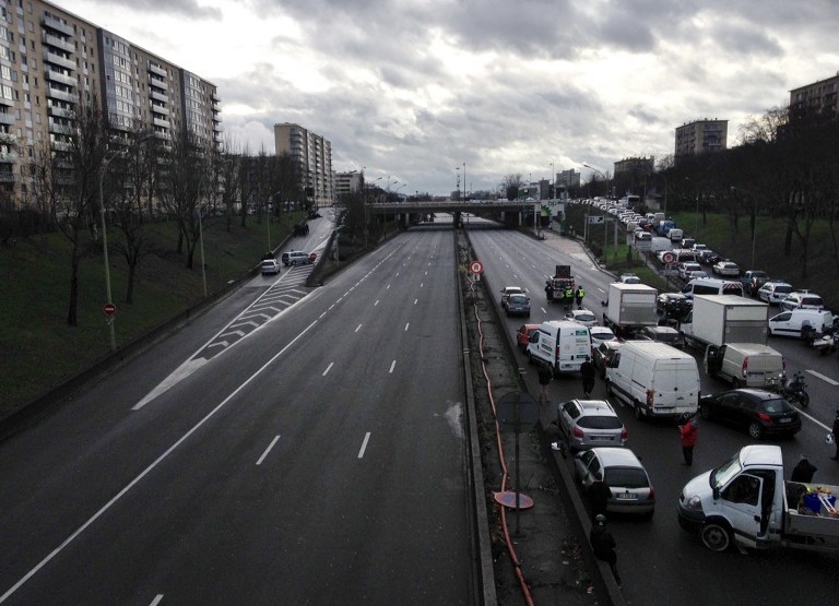 Vehicles blocked on the Paris ring road on January 9, 2015 Vehicles blocked on the Paris ring road on January 9, 2015