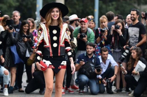 Fashion blogger Chiara Ferragni poses for the second time on the same day, with a new dress Fashion blogger Chiara Ferragni poses for the second time on the same day, with a new dress