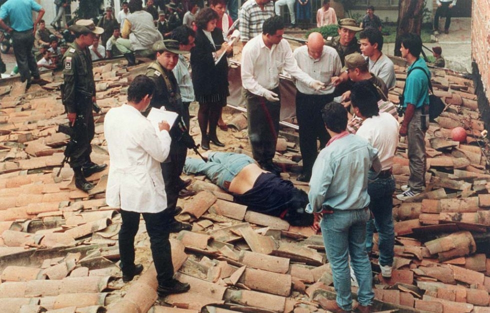 Escobar's body lies on the roof of a house, moments after he was gunned down by police as he tried to escape authorities. December 1993. Escobar's body lies on the roof of a house, moments after he was gunned down by police as he tried to escape authorities. December 1993.
