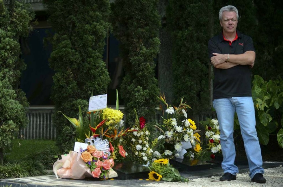 Popeye at Escobar's grave. December, 2015. Popeye at Escobar's grave. December, 2015.