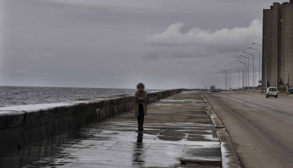 The Malecon deserted, November, 2008. The Malecon deserted, November, 2008.