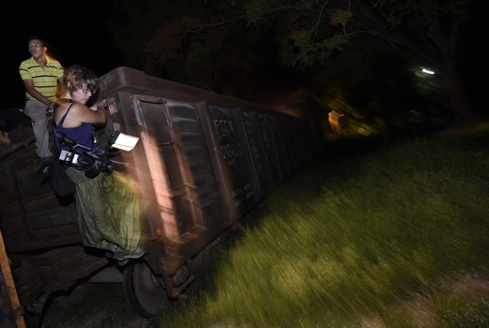 AFP reporter Daphne Lemelin jumps from a train in Palenque, Chiapas State after filming migrants on board on June 20, 2015 AFP reporter Daphne Lemelin jumps from a train in Palenque, Chiapas State after filming migrants on board on June 20, 2015
