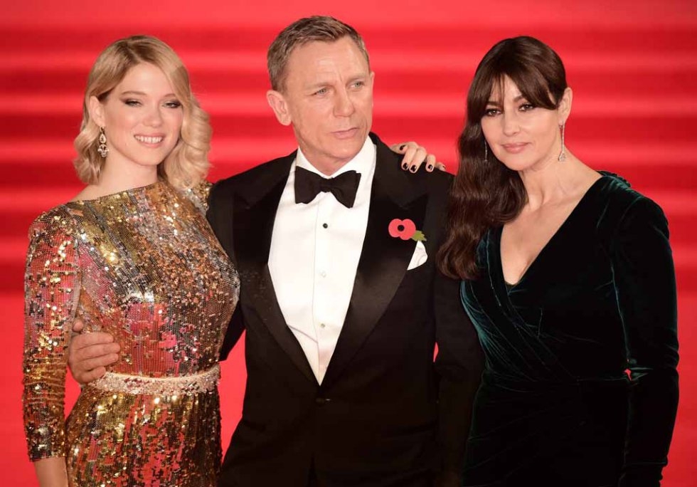The similarities between James Bond and press photographers are obvious. Daniel Craig poses with his co-stars at the premiere. The similarities between James Bond and press photographers are obvious. Daniel Craig poses with his co-stars at the premiere.