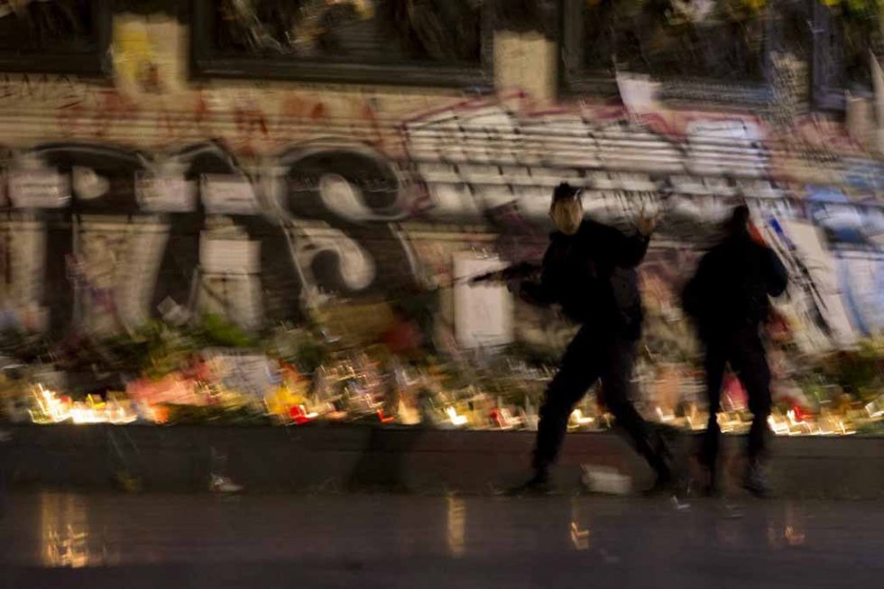 Police move in as panic spreads following a false alarm on Place de la Republique two days after the attacks. Police move in as panic spreads following a false alarm on Place de la Republique two days after the attacks.