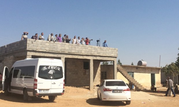 Locals gather on top of houses overlooking Kobane on the Turkish side of the border Locals gather on top of houses overlooking Kobane on the Turkish side of the border