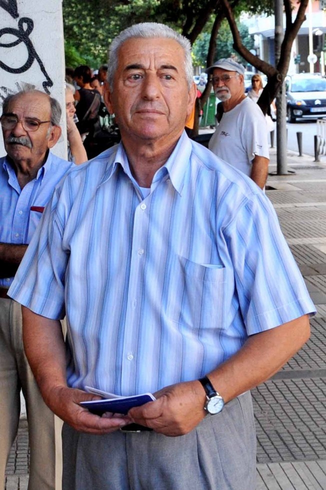 This picture taken on July 3, 2015 in Thessaloniki shows 77-year-old Greek pensioner Giorgos Chatzifotiadis (AFP PHOTO / SAKIS MITROLIDIS) This picture taken on July 3, 2015 in Thessaloniki shows 77-year-old Greek pensioner Giorgos Chatzifotiadis (AFP PHOTO / SAKIS MITROLIDIS)