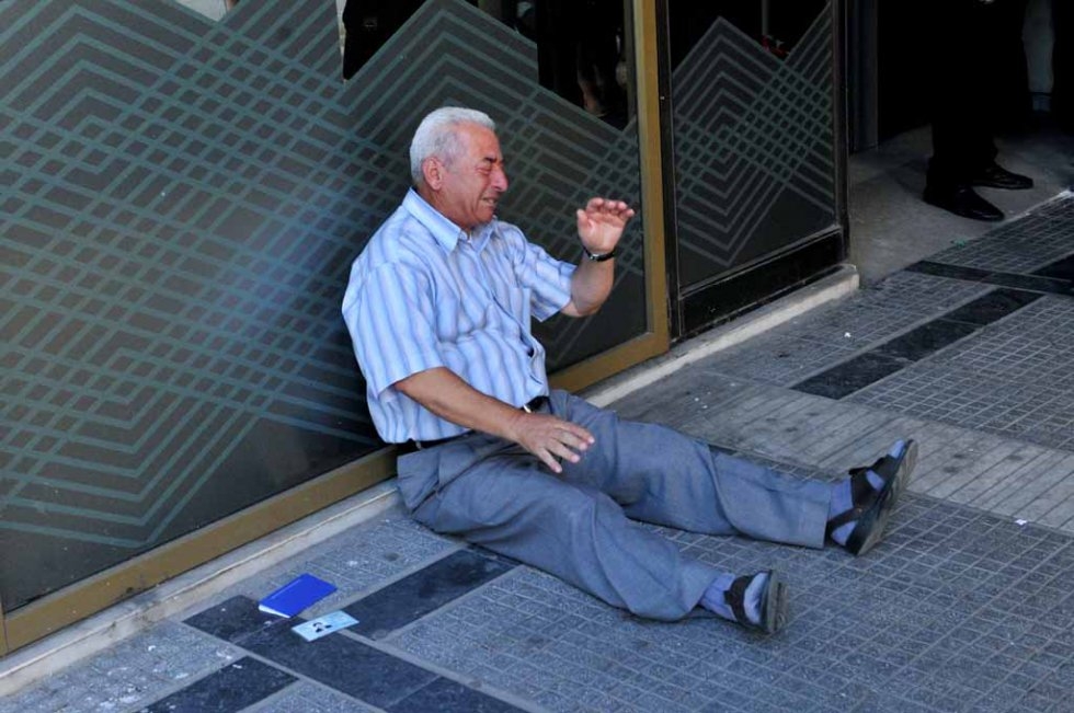 A July 3, 2015 photograph shows Greek pensioner Giorgos Chatzifotiadis crying outside a national bank branch in Thessaloniki (AFP PHOTO /SAKIS MITROLIDIS) A July 3, 2015 photograph shows Greek pensioner Giorgos Chatzifotiadis crying outside a national bank branch in Thessaloniki (AFP PHOTO /SAKIS MITROLIDIS)