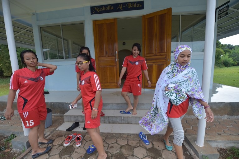 Women footballers leave the mosque before a training session in Jakarta on March 26, 2015 Women footballers leave the mosque before a training session in Jakarta on March 26, 2015
