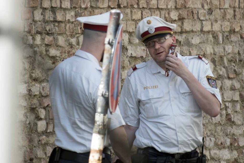 An Austrian policeman refreshes himself with an ice cream outside the Palais Coburg Hotel, where the Iran nuclear talks meetings are held, in Vienna on July 3, 2015. (AFP PHOTO / JOE KLAMAR) An Austrian policeman refreshes himself with an ice cream outside the Palais Coburg Hotel, where the Iran nuclear talks meetings are held, in Vienna on July 3, 2015. (AFP PHOTO / JOE KLAMAR)