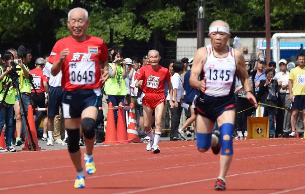 Hidekichi Miyazaki runs with the other competitors in the over-80 age group. Hidekichi Miyazaki runs with the other competitors in the over-80 age group.