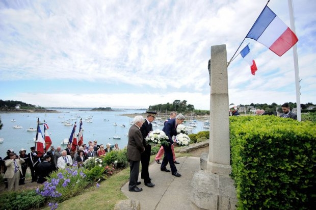 Kerry takes part in a ceremony on June 7, 2014 in Saint-Briac-sur-Mer, western France, in memory of the three US soldiers who died during liberation of the city on August 14, 1944 Kerry takes part in a ceremony on June 7, 2014 in Saint-Briac-sur-Mer, western France, in memory of the three US soldiers who died during liberation of the city on August 14, 1944