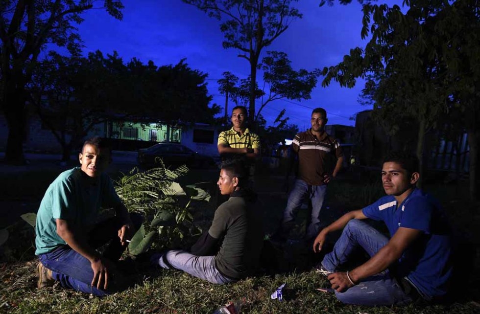 Migrants wait for a train in Palenque, Chiapas state, Mexico, on June 20, 2015 Migrants wait for a train in Palenque, Chiapas state, Mexico, on June 20, 2015