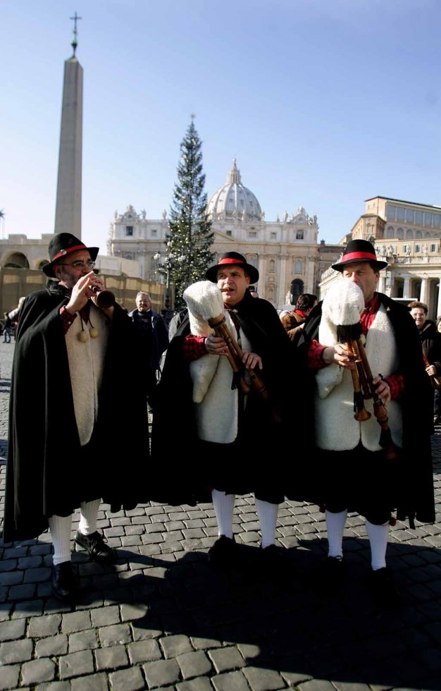 Zampognari in St. Peter's Square. December, 2007. Zampognari in St. Peter's Square. December, 2007.