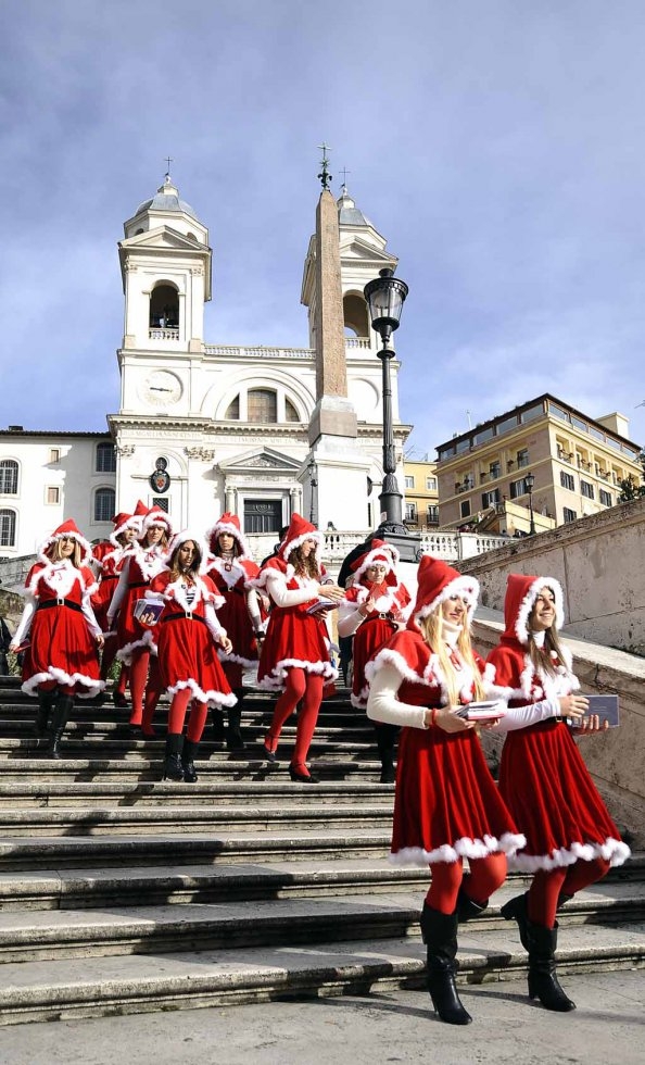 Girl Santas on the Spanish Steps. December, 2009. Girl Santas on the Spanish Steps. December, 2009.