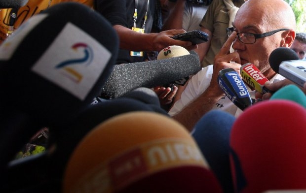 Reporters crowd the sport director of the Astana cycling team, Marc Biver, after Tour de France participant Alexander Vinokourov tested positive for doping. Pau, France, July 24, 2007. Reporters crowd the sport director of the Astana cycling team, Marc Biver, after Tour de France participant Alexander Vinokourov tested positive for doping. Pau, France, July 24, 2007.