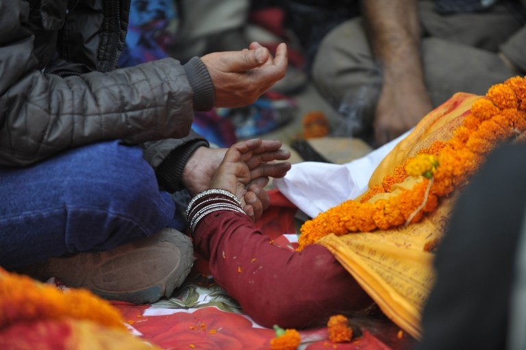 Nepalis mourn a relative at a mass cremation in Kathmandu on April 26, 2015 Nepalis mourn a relative at a mass cremation in Kathmandu on April 26, 2015
